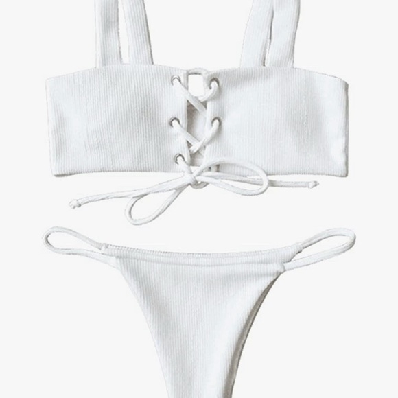 Cheeky white bikini set - Picture 2 of 4